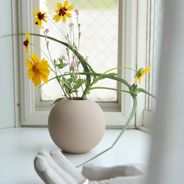 Cooee Design (クーイーデザイン) Ball Vase (ボールベース) 10cm ホワイト/サンド/ブラッシュ/グレー/ブラック 北欧/インテリア/花瓶/日本正規代理店品【送料無料キャンペーン】